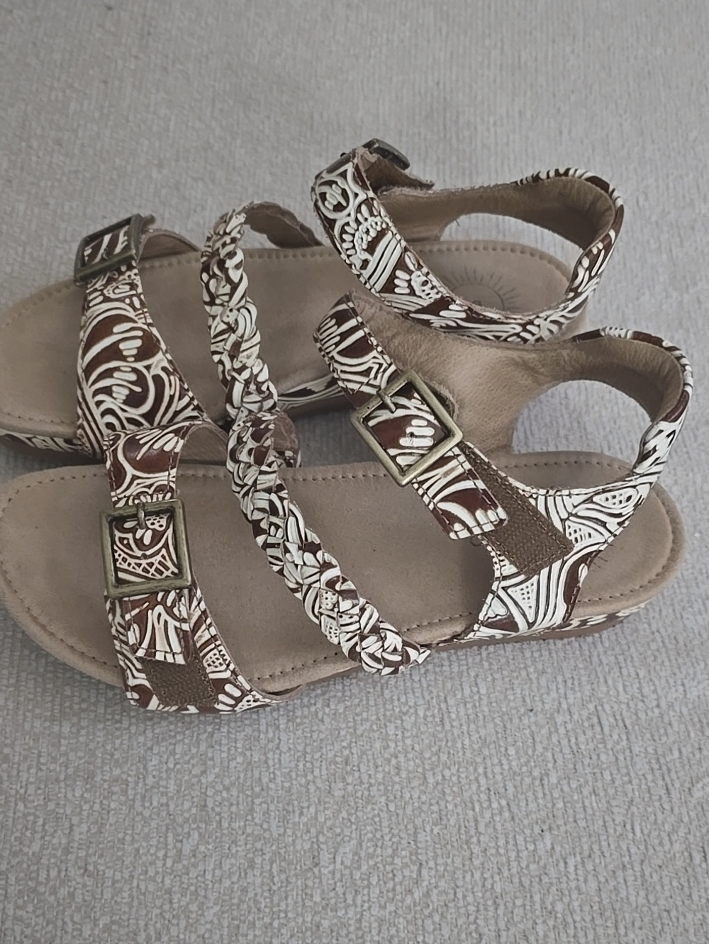 BRIOSO SANDALS SIZE 7